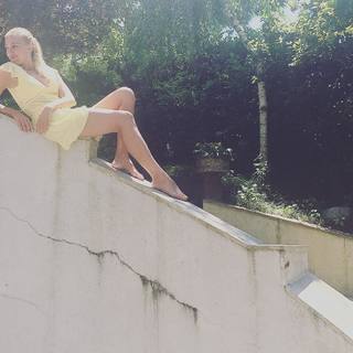 Meryem Uzerli feet photo thumbnail