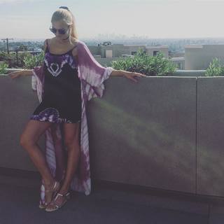 Meryem Uzerli feet photo thumbnail