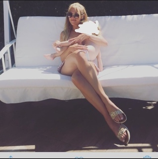 Meryem Uzerli feet photo thumbnail
