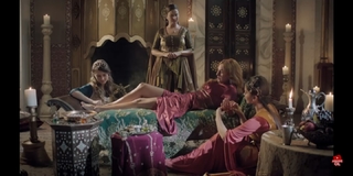 Meryem Uzerli feet photo thumbnail