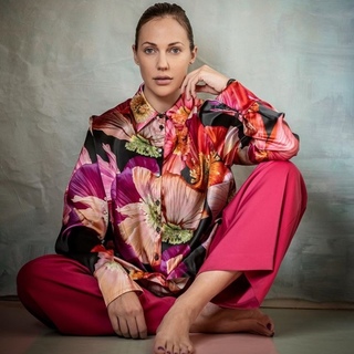 Meryem Uzerli feet photo thumbnail