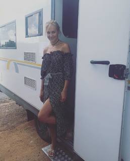 Meryem Uzerli feet photo thumbnail