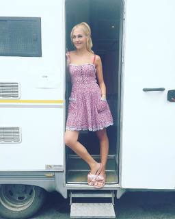 Meryem Uzerli feet photo thumbnail