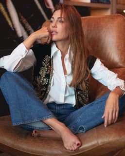 Meryem Uzerli feet photo thumbnail