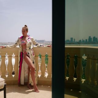 Meryem Uzerli feet photo thumbnail