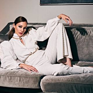 Meryem Uzerli feet photo thumbnail