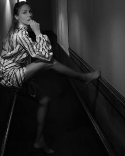 Meryem Uzerli feet photo thumbnail