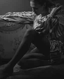 Meryem Uzerli feet photo thumbnail
