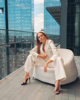 Meryem Uzerli feet photo thumbnail