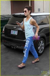Meryl Davis feet photo 1