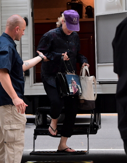 Meryl Streep feet photo thumbnail