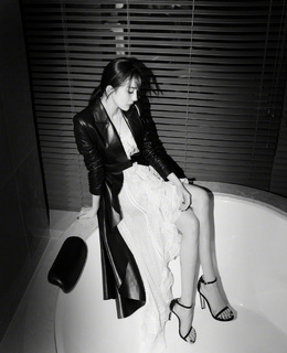 Mi Yang feet photo thumbnail