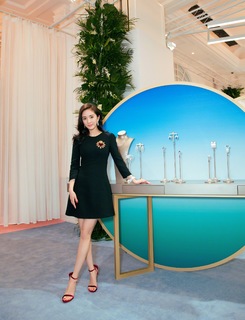 Mi Yang feet photo thumbnail