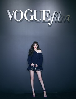Mi Yang feet photo thumbnail
