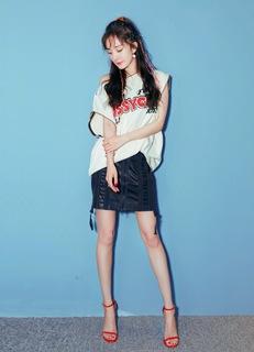 Mi Yang feet photo thumbnail