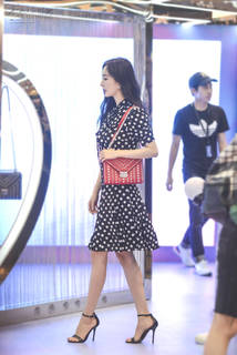 Mi Yang feet photo thumbnail