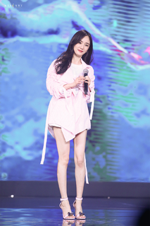 Mi Yang feet photo thumbnail