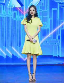 Mi Yang feet photo thumbnail