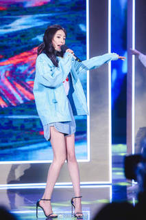 Mi Yang feet photo thumbnail