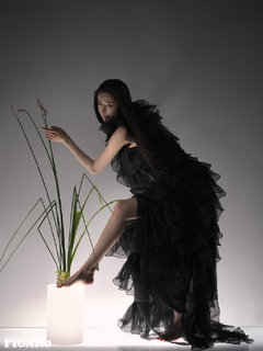 Mi Yang feet photo thumbnail