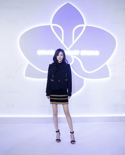 Mi Yang feet photo thumbnail