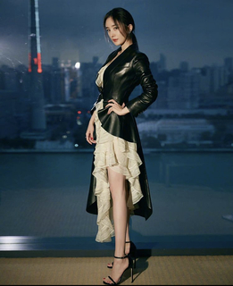 Mi Yang feet photo thumbnail
