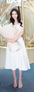 Mi Yang feet photo thumbnail