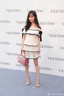 Mi Yang feet photo thumbnail