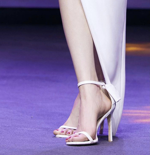 Mi Yang feet photo thumbnail