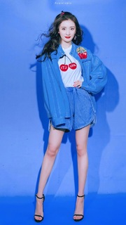 Mi Yang feet photo thumbnail