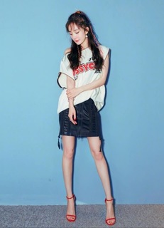 Mi Yang feet photo thumbnail