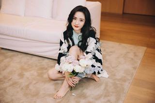 Mi Yang feet photo thumbnail