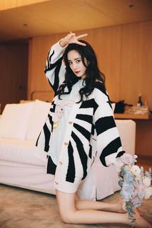 Mi Yang feet photo thumbnail