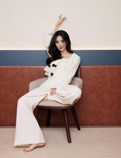 Mi Yang feet photo thumbnail