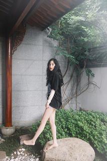 Mi Yang feet photo thumbnail