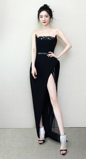 Mi Yang feet photo thumbnail