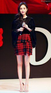Mi Yang feet photo thumbnail