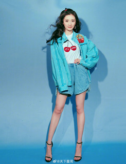 Mi Yang feet photo thumbnail