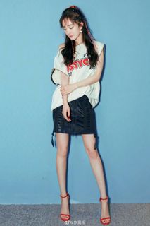 Mi Yang feet photo thumbnail