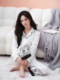 Mi Yang feet photo thumbnail