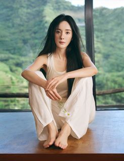 Mi Yang feet photo thumbnail