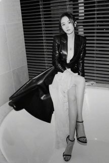 Mi Yang feet photo thumbnail