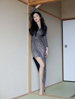 Mi Yang feet photo thumbnail