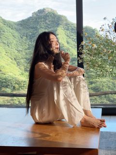 Mi Yang feet photo thumbnail