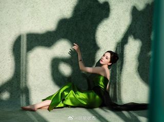 Mi Yang feet photo 3