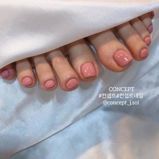 Mi-Yeon Cho feet photo thumbnail