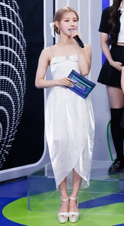 Mi-Yeon Cho feet photo thumbnail