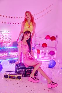 Mi-Yeon Cho feet photo thumbnail