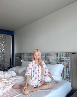 Mi-Yeon Cho feet photo thumbnail