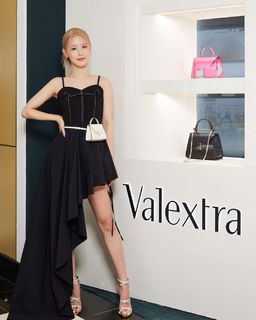 Mi-Yeon Cho feet photo thumbnail